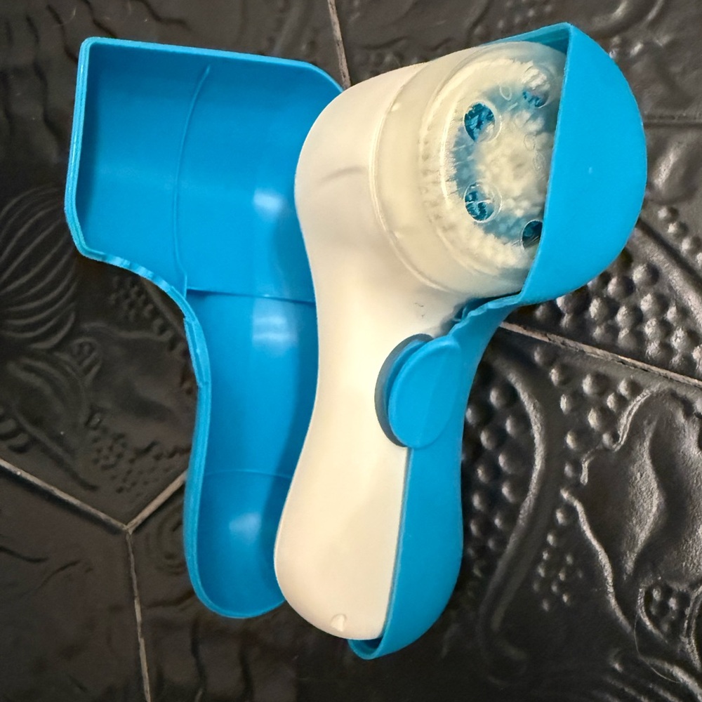 Clarisonic MIA sonic facial cleansing brush